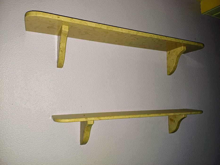 Prateleira / Estante de parede em pedra com suportes