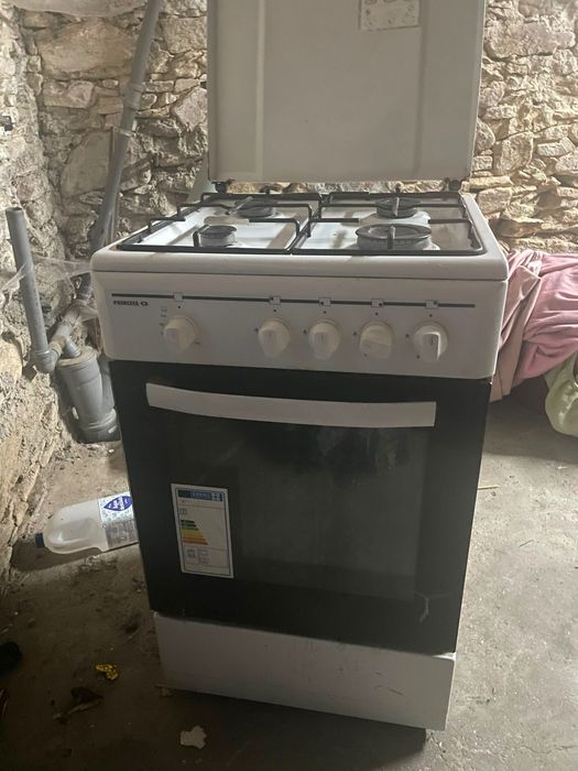 Fogão a gaz impecável a trabalhar a 100%