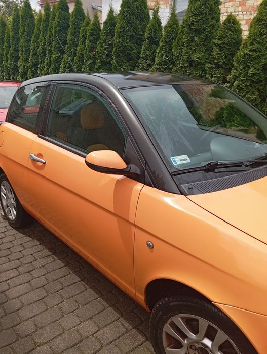 Samochód Lancia ypsylon