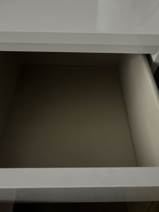 Sprzedam komodę białą na połysk