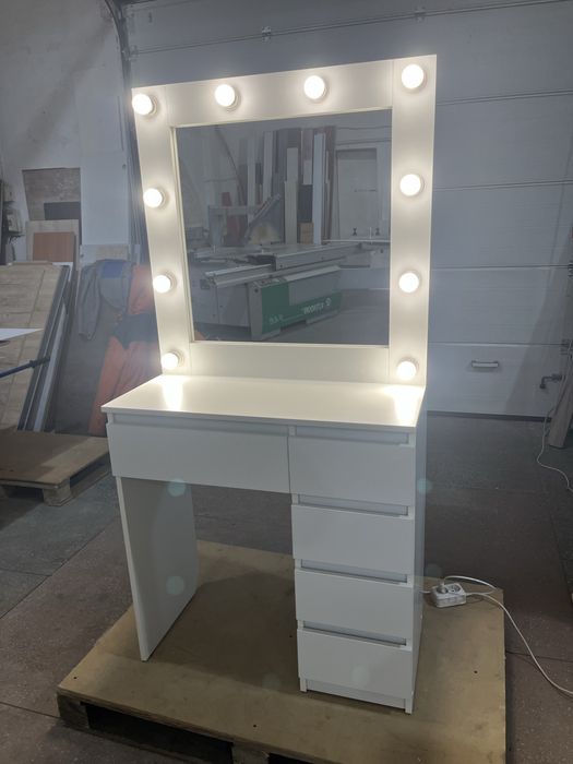 Туалетний столик з підсвіткою косметичний стіл дзеркало для макіяжу