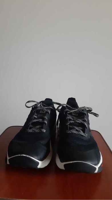 Кросівки фірмові