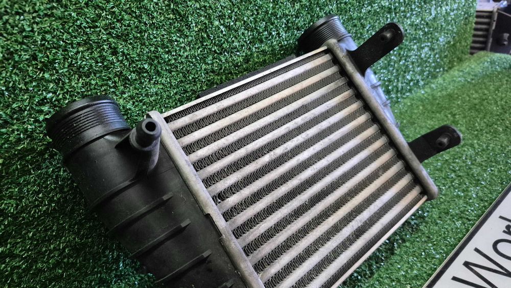 Intercooler Original Audi A4 B6 B7 8E 1.8T 1.9 TDI 2.0 TDI Ref. 8E0145806M em excelente estado