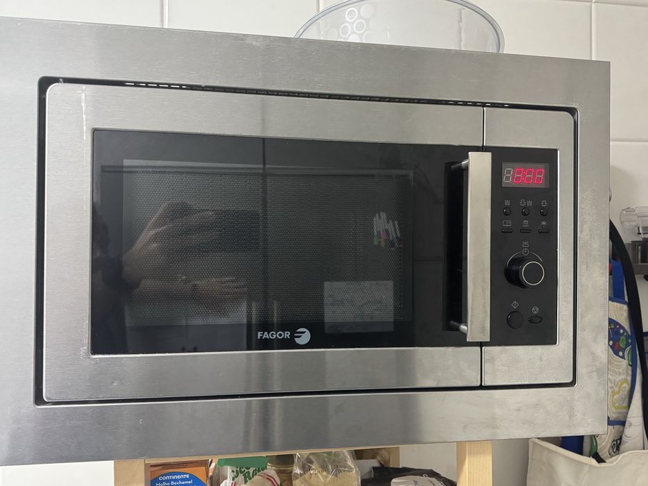 Forno microondas de encastre Fagor