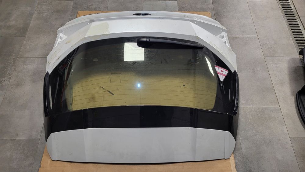 Klapa bagażnika szyba spojler Lexus ux