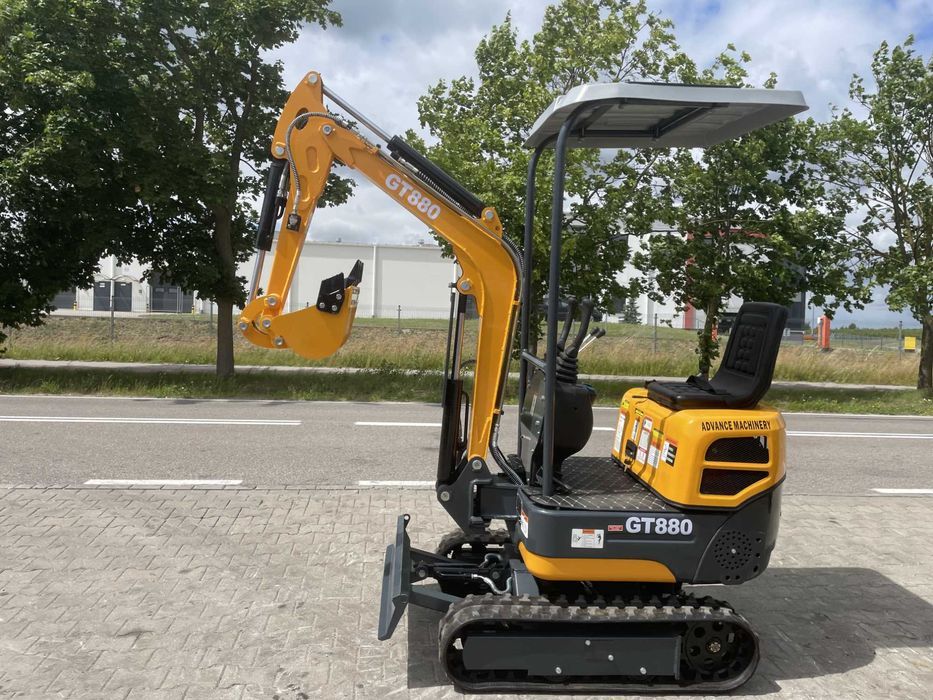 Minikoparka Advance Machinery GT880, skrętne ramię, silnik KOOP Gunter Grossmann