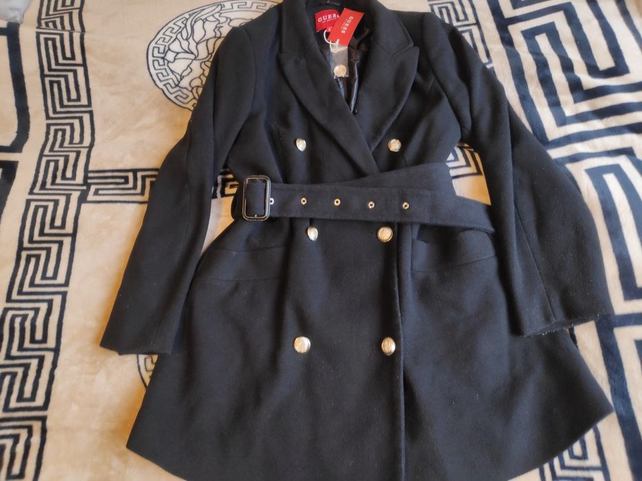 Czarny elegancki płaszcz