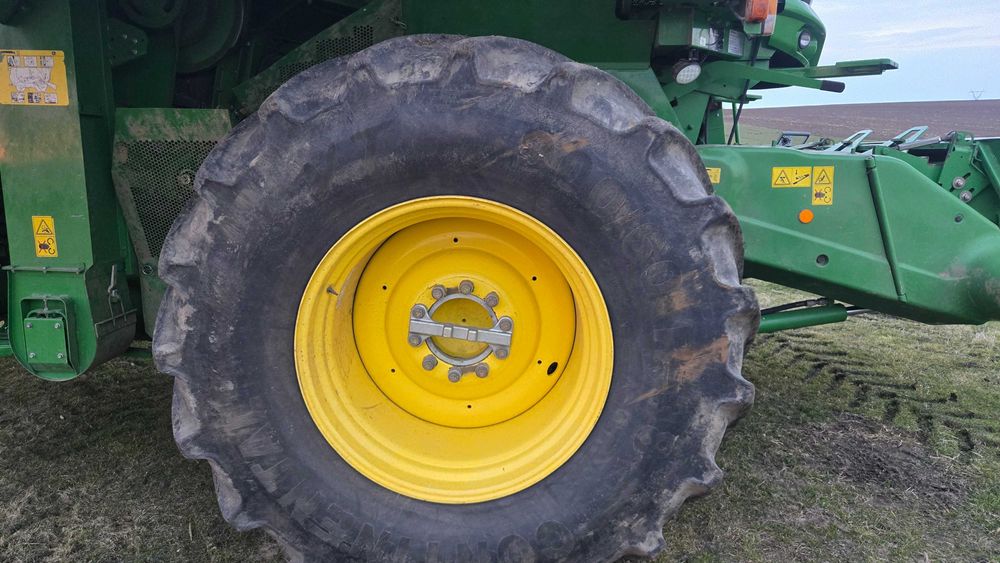 John deere S680i