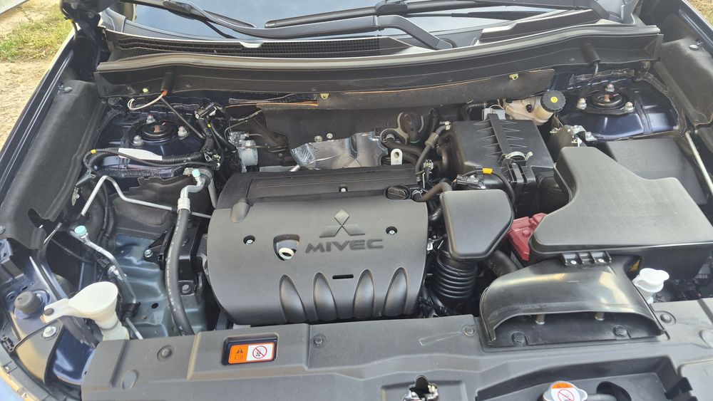 Продам офіційний  Mitsubishi Qutlander