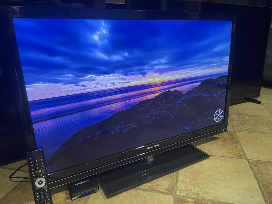 Телевізор Grundig 40 Full HD + кріплення