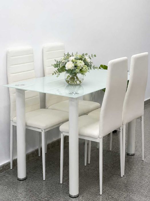 Mesa branca com cadeiras - Nova - Entrega gratuita ao domicílio