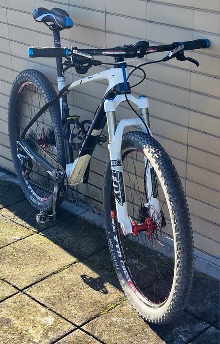 Bicicleta BTT Orbea Alma (carbono)