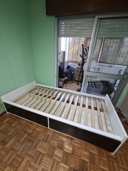 Cama individual  com gavetas