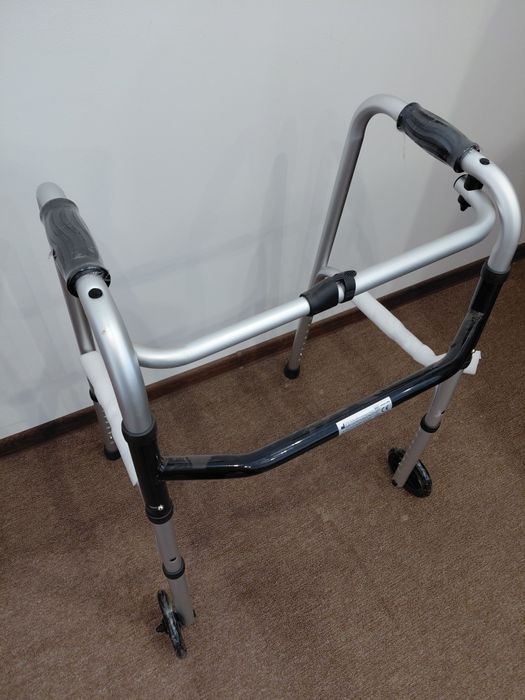 Ходунки  для літніх людей