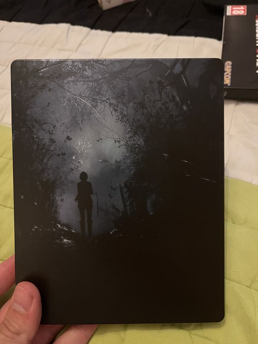 Edição especial capa metálica Resident Evil 4  PS5