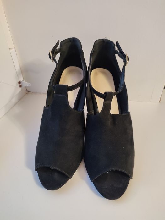 Продам туфлі h&m на каблуках з відкритим носком