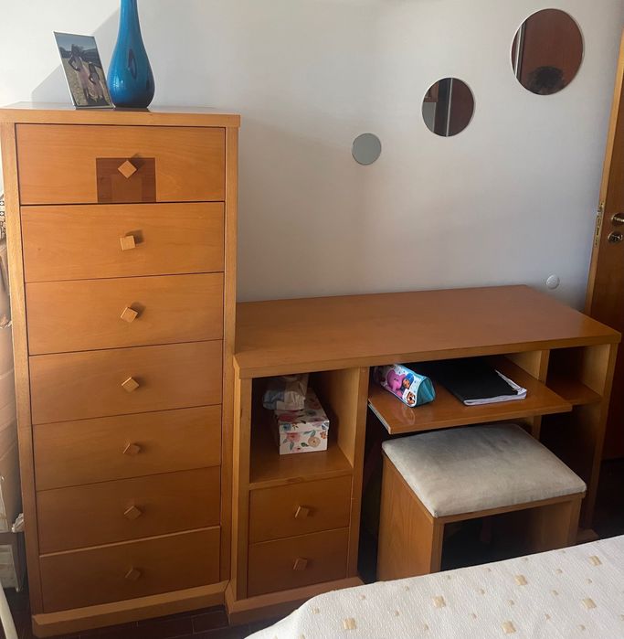 Vendo quarto em madeira mogno