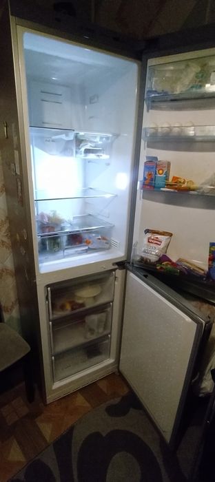 Холодильник Bosh KGN39XL20R01 під ремонт