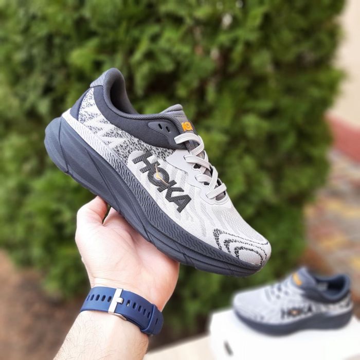 HOKA ONE ONE Challenger Atr 7 світло сірі на темній