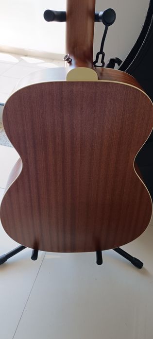 Guitarra Acústica Guild OM240E