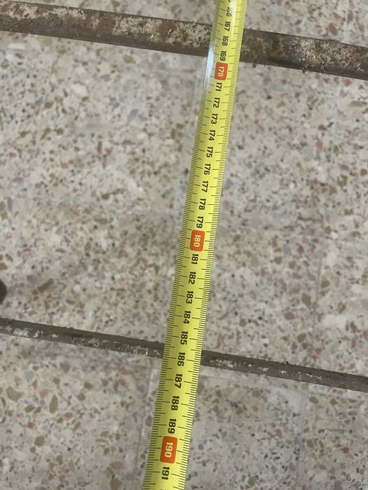 Cama de ferro antiga para recuperar