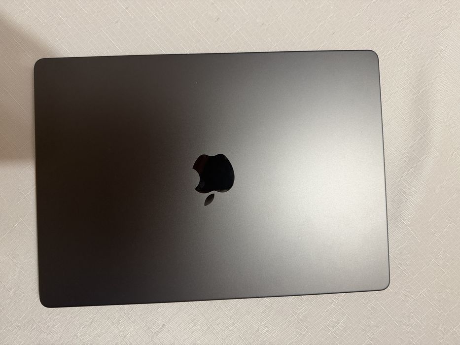 MacBook Pro 14” M5 16GB 512GB Space Black | 100% bateria | Gwarancja