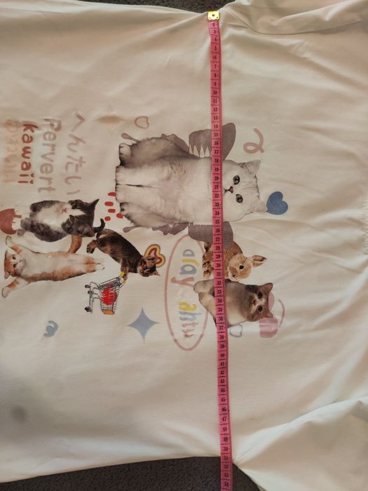 Біла футболка з котами та кроликом