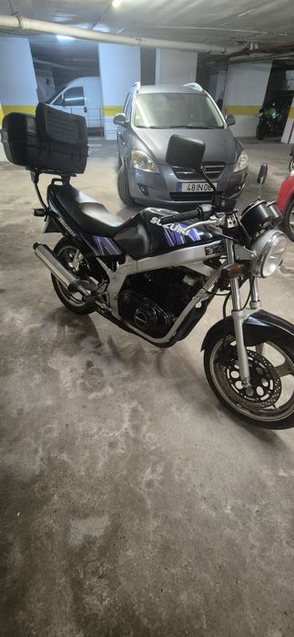 Suzuki GS500E em bom estado