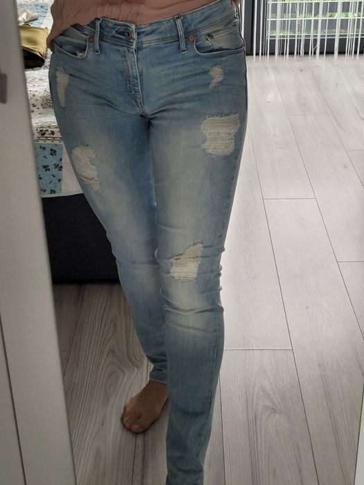 Dopasowane spodnie dżinsowe z dziurami rozm 31/32