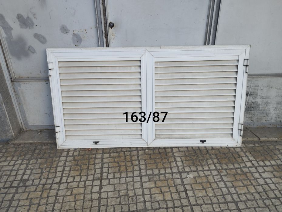 Vendo portadas em alumínio lacado branco