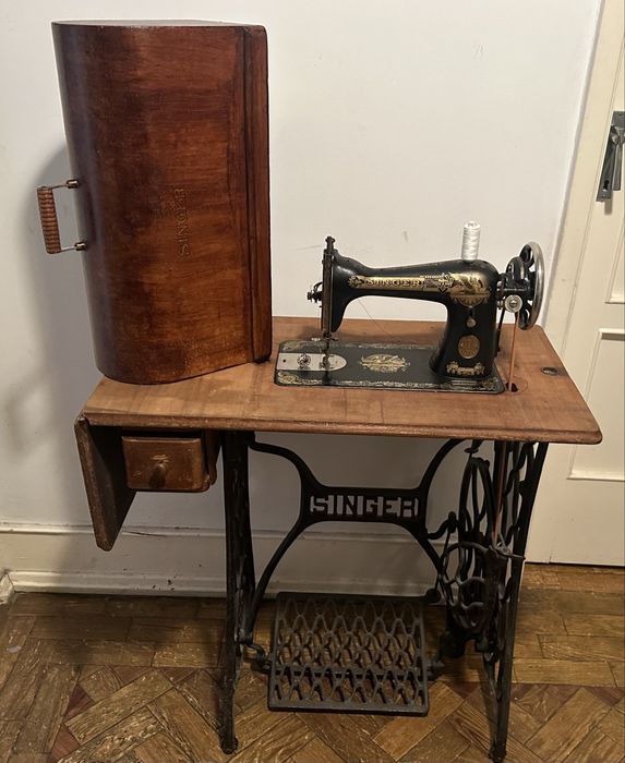 Máquina de costura Singer antiga
