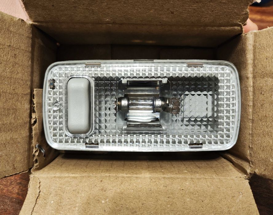 Lampka podsufitki lewy tył NISSAN QASHQAI J10 J11