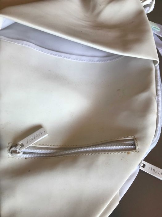 Mala tipo mochila em branco