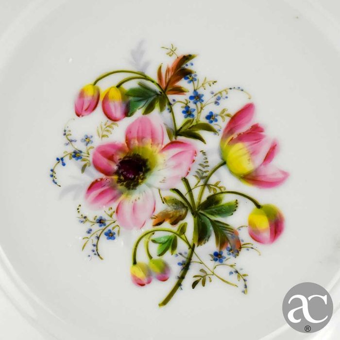Prato raso porcelana europeia, séc. XIX pintado decorado com flores N3