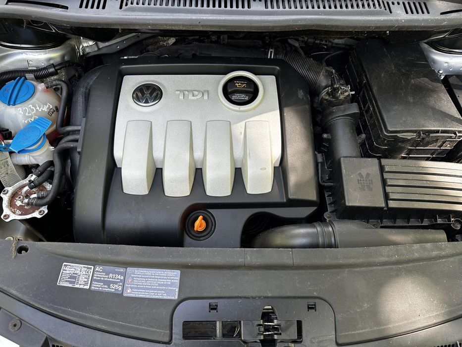 Свіжопригнаний VW Тауран 1.9ТДІ не розмитнений у Києві