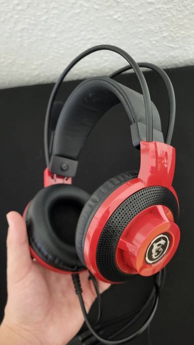 MSI DS501 Gaming Headset
Игровые наушники от MSI, в хорошем состоян