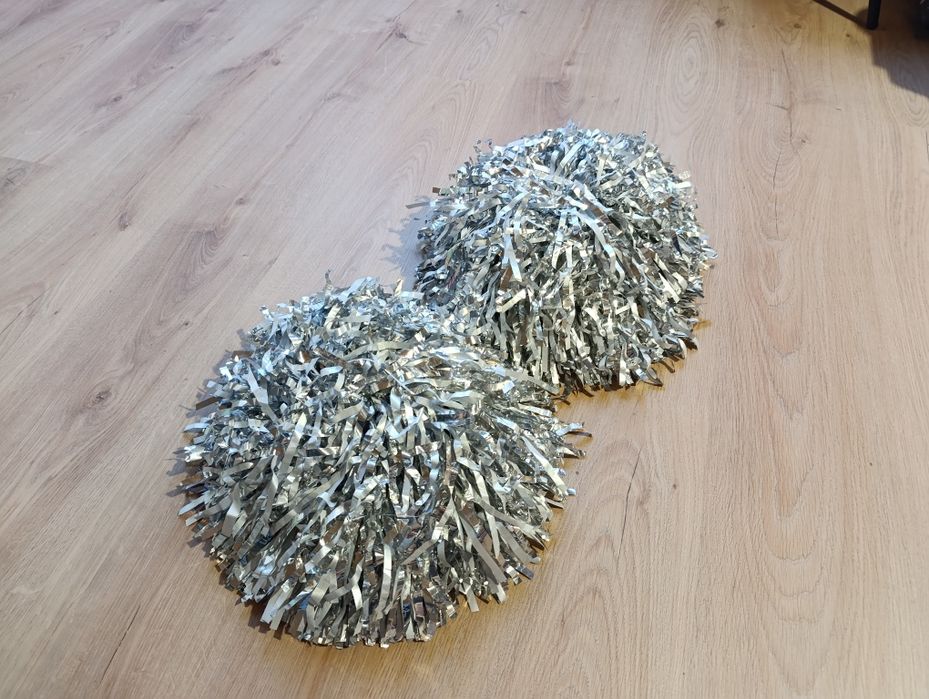 Pompony srebrne używane
