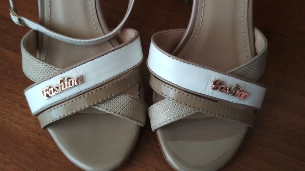 Босоножки женские