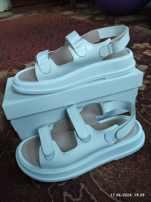 Шкіряні босоніжки 38р