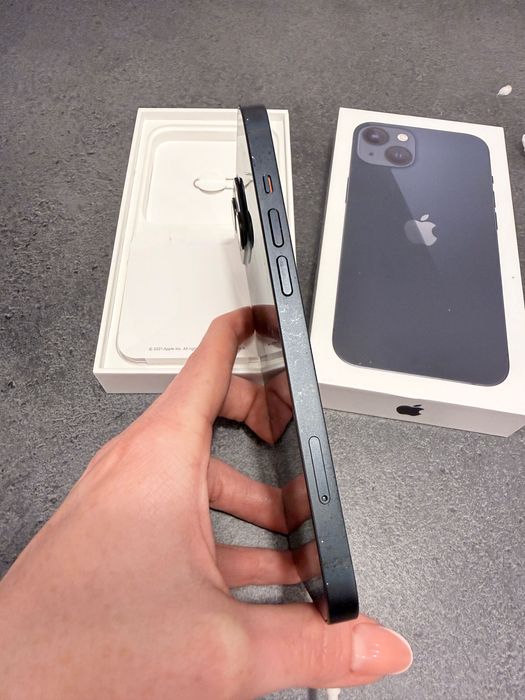 iPhone 13 128gb.