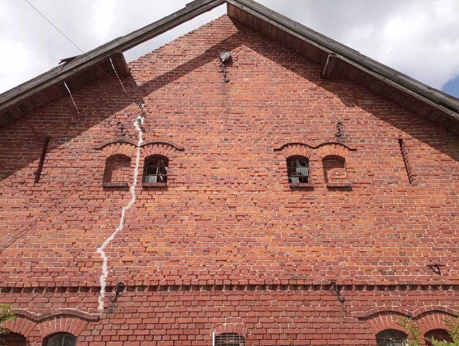 Kompleksowe rozbiórki starych budynków (stodoły, obory, domy)