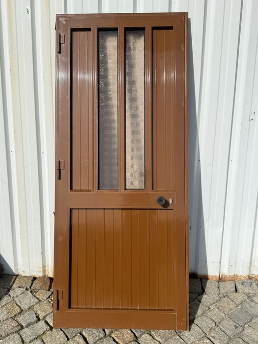 Porta de abrir de 1 folha com fechadura