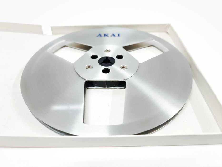 R-7M Akai 7" Empty Metallic Reel in original case64584833572481123