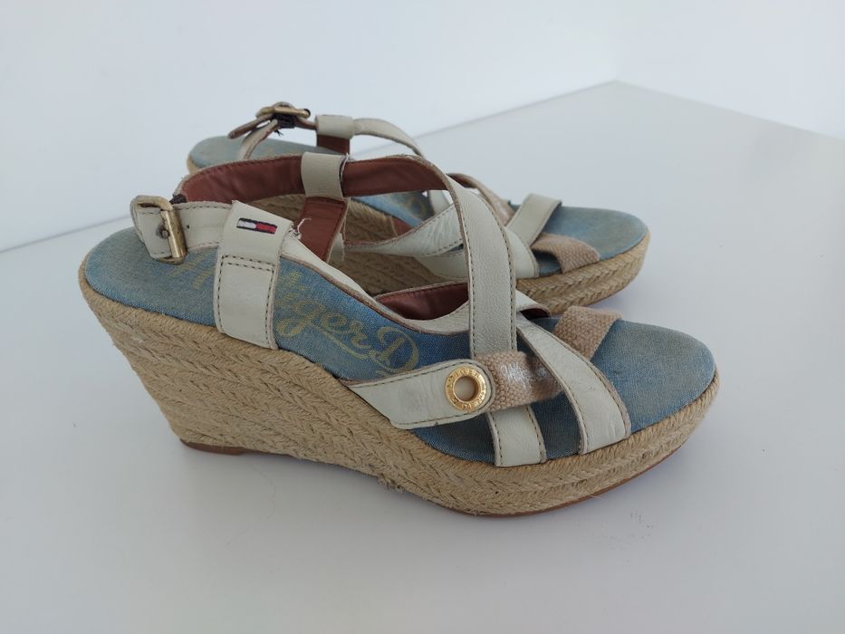 Buty sandały skórzane na koturnie Tommy Hilfiger w rozmiarze 38