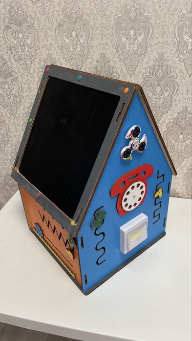 Бізікуб будиночок