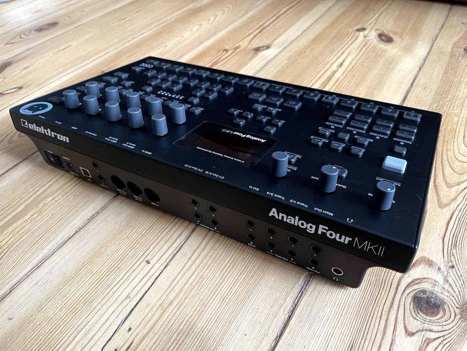 Elektron Analog 4 Mk II + Decksaver