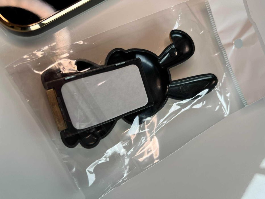 Etui z króliczkiem z złotymi wstawkami iPhone 13