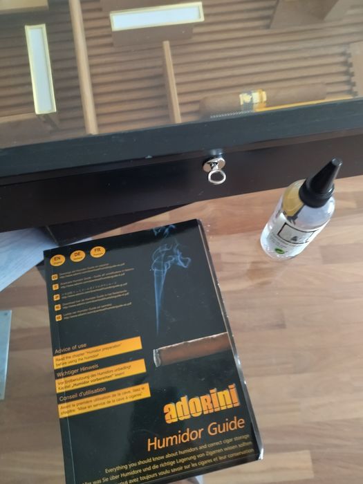 Humidor Adorini para Charutos – Pouco Usado, com Caixa Original
