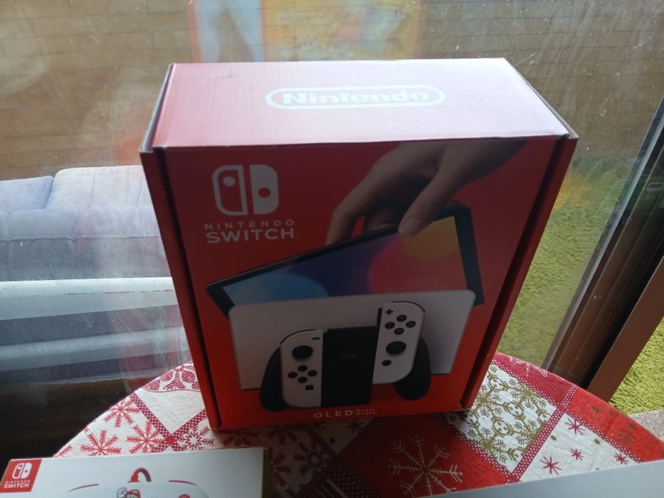 Nintendo switch oled com muitos acessórios e com caixa, o me filho deixou cair na agua e parou de funcionar
