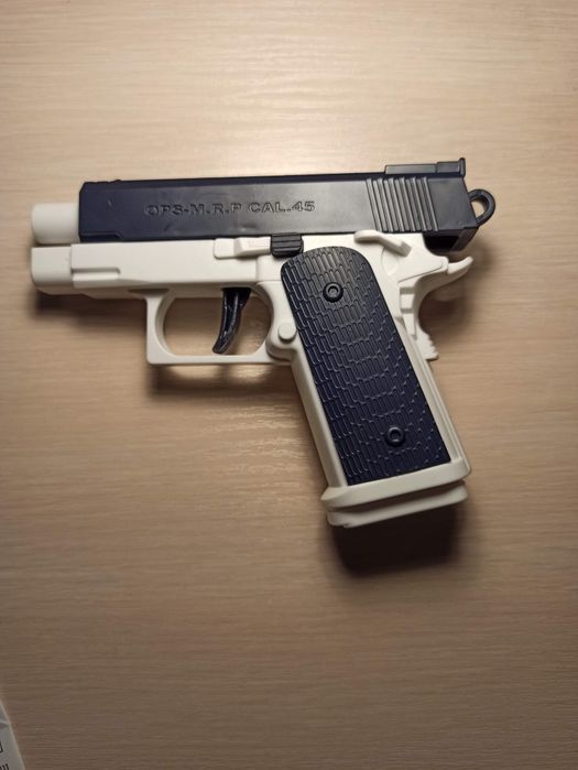 Детский водяной пистолет